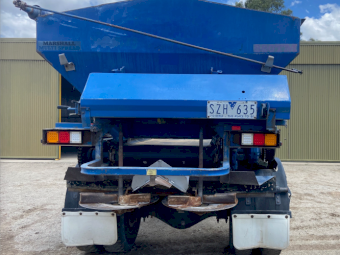 2003 Mitsubishi FM600 Spreader Truck