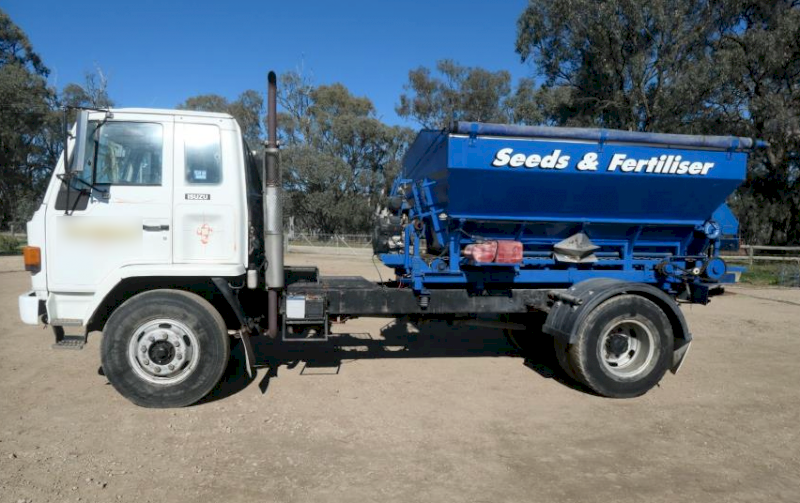 1988 Isuzu FTR5MF Spreader Truck