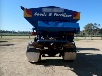 1988 Isuzu FTR5MF Spreader Truck