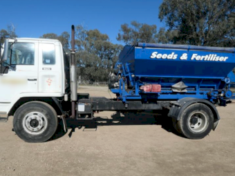 1988 Isuzu FTR5MF Spreader Truck