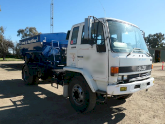 1988 Isuzu FTR5MF Spreader Truck