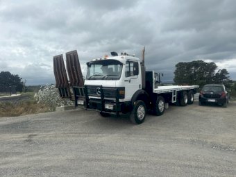Mercedes Benz Tray Truck