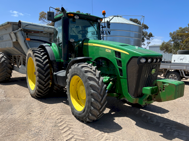 2009 John Deere 8230