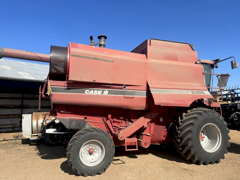 1999 Case IH 2388 Header with Case IH 1040 Front