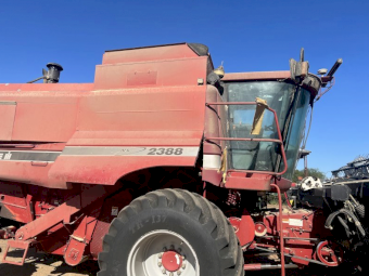 1999 Case IH 2388 Header with Case IH 1040 Front