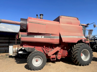 1999 Case IH 2388 Header with Case IH 1040 Front