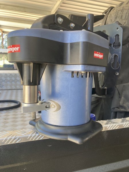 Heiniger Evo shearing plant with bracket and down tube