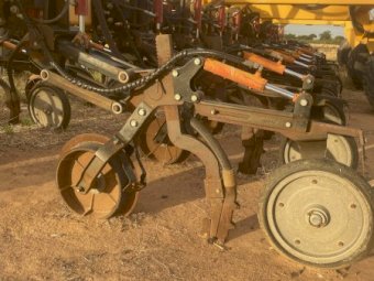 2011 Moisture Manager 12m Bar with Bourgault 6280 Air Cart