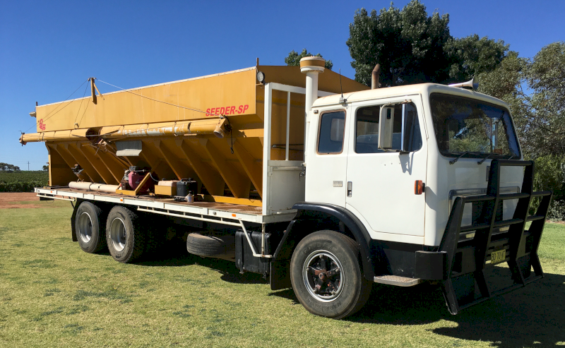 International Acco 2150A Tray Truck with Grouper