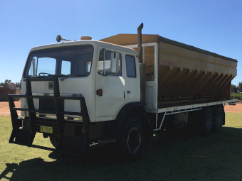 International Acco 2150A Tray Truck with Grouper