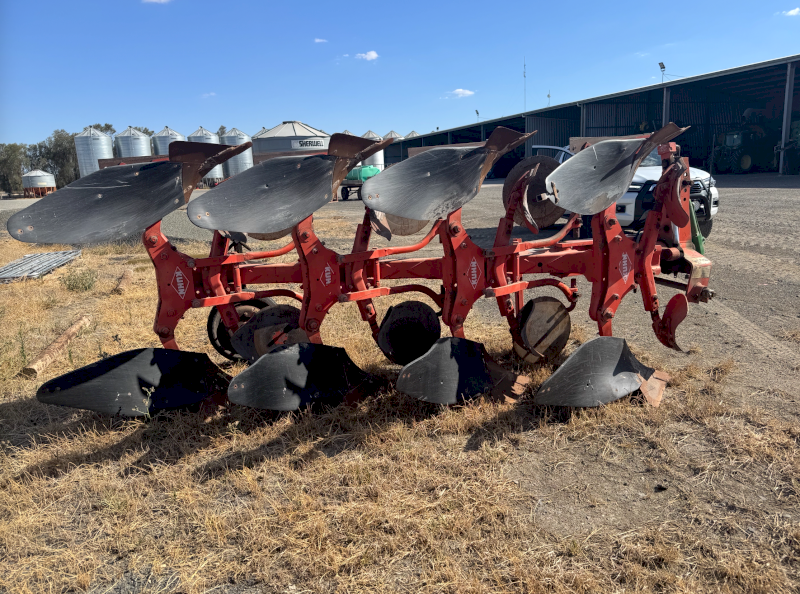 ** Price reduced** Kuhn Master 120 Mouldboard Plough