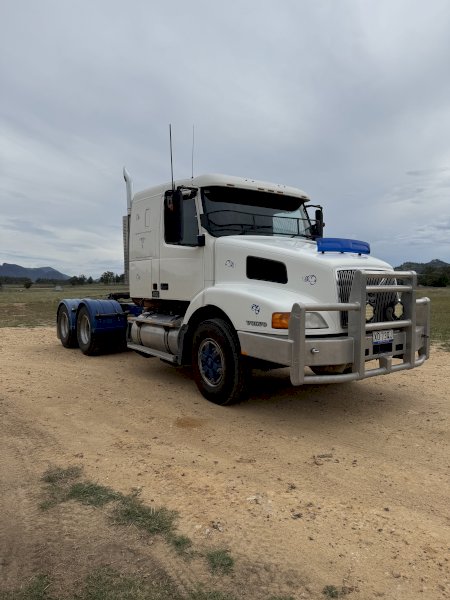 2002 Volvo NH Prime mover