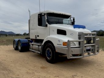 2002 Volvo NH Prime mover