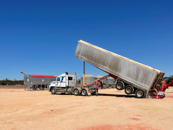 2000 Mack Fleetliner CH Prime Mover with 2000 Hamelex White 36ft Aluminum Tipper Trailer