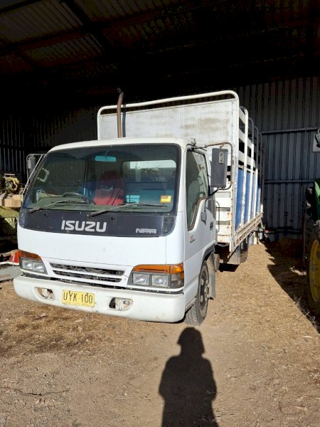 1997 Isuzu NPR 300 Truck