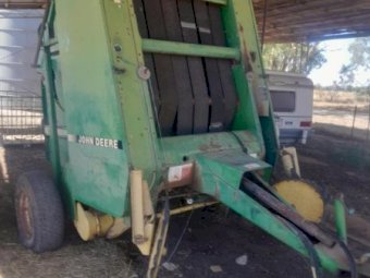 John Deere 435 Round Baler