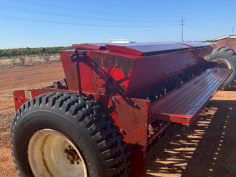 24 run Duncan 730 Triple Disc Seeder