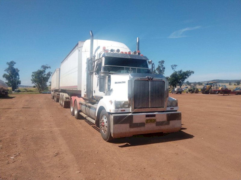 2010 Western Star 4864 Prime Mover