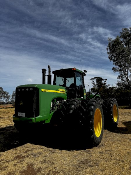 2004 John Deere 9320
