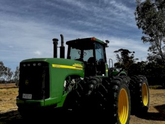 2004 John Deere 9320