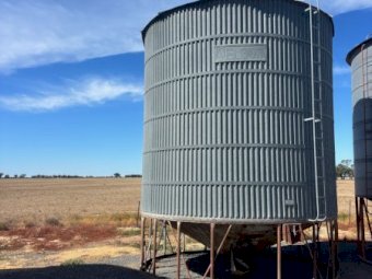 1 X Nelson 540 Bag Grain Silo's