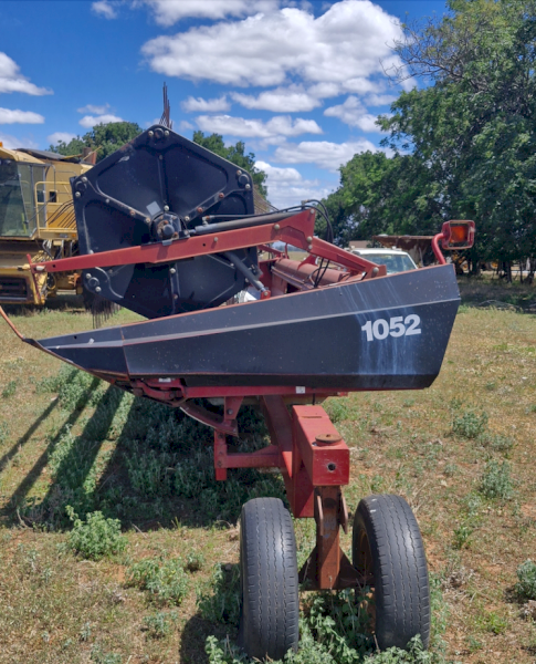 2000 Case IH 1052 Draper Header Front