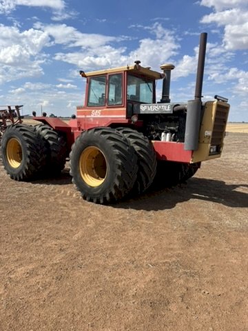 1983 Versatile 945 Tractor