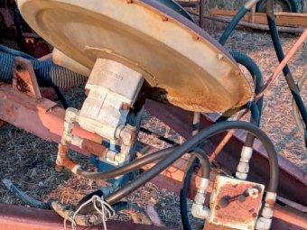 Hydraulic Fan Airseeder Kit off a MF80