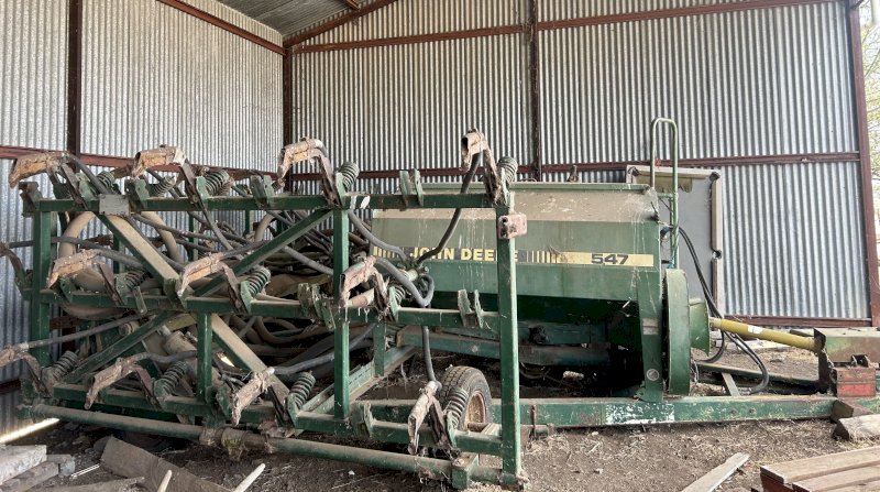 John Deere 547 Air seeder