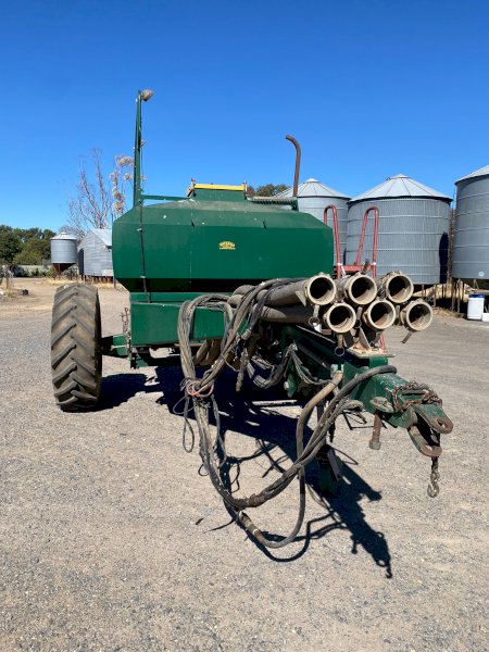 Simplicity 6000 Litre Airseeder Cart