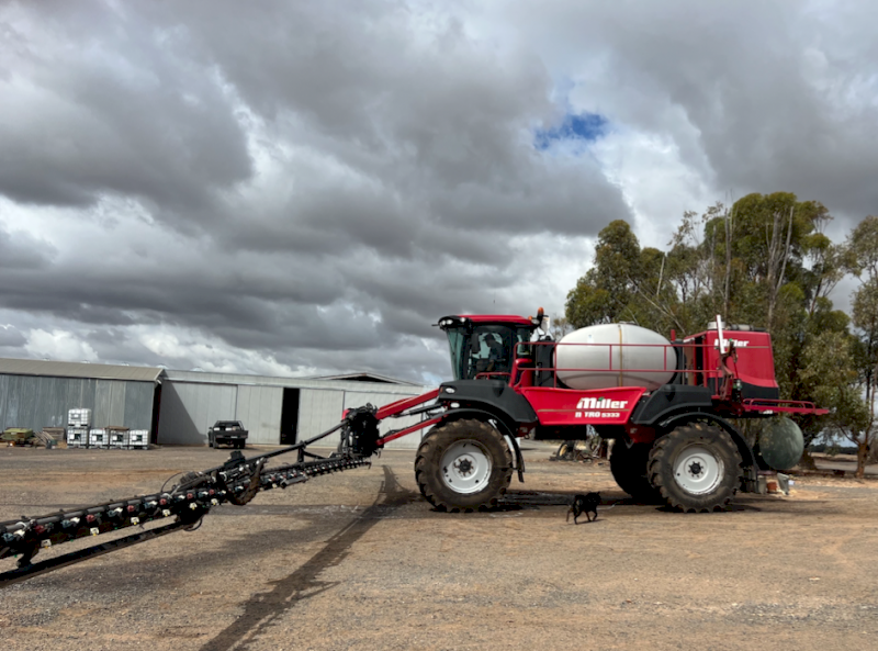 2015 Miller Nitro 5333 Self Propelled Boom Spray