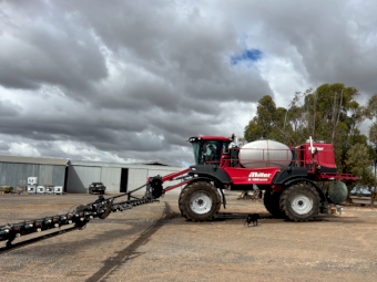 2015 Miller Nitro 5333 Self Propelled Boom Spray