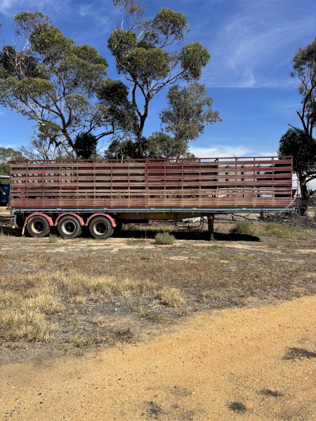 41ft Stock Crate on 1998 Lusty Trailer