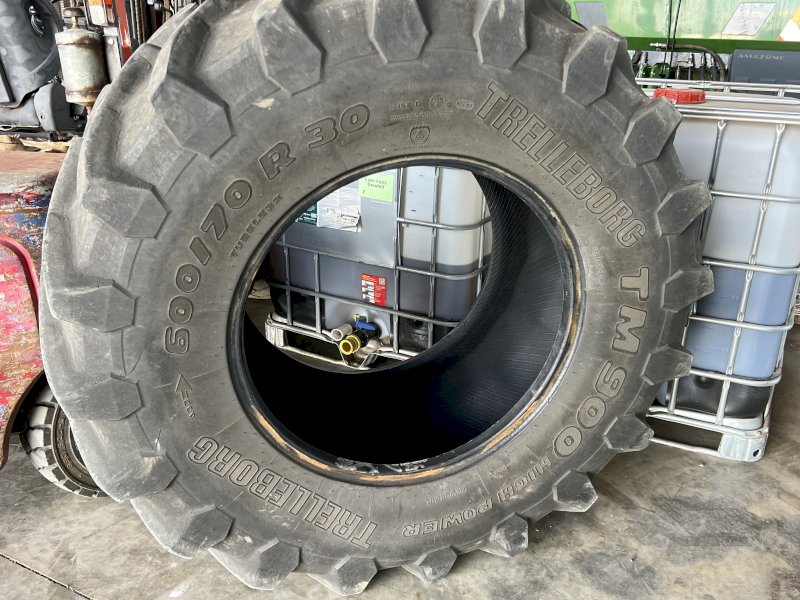 2x 600/70R30 Tyres