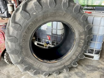 2x 600/70R30 Tyres