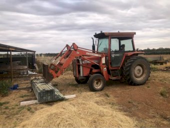 1986 Massey Ferguson 690 Tractor