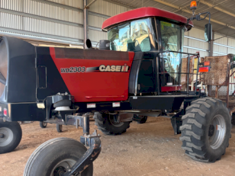 Case IH WD 2303 Windrower with HoneyBee Front and Trailer