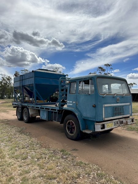 Acco 1830A Truck with 8 tonne Inverell Engineering Seed & Fert Grouper.