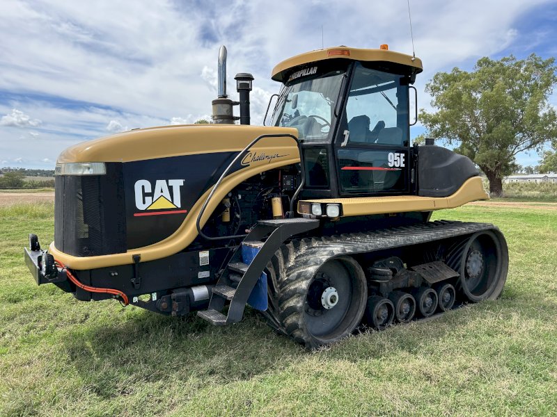 2001 CAT 95E Tractor