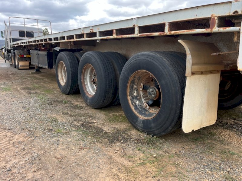 Fruehauf 40Ft Tri-Axle Flat Top Trailer