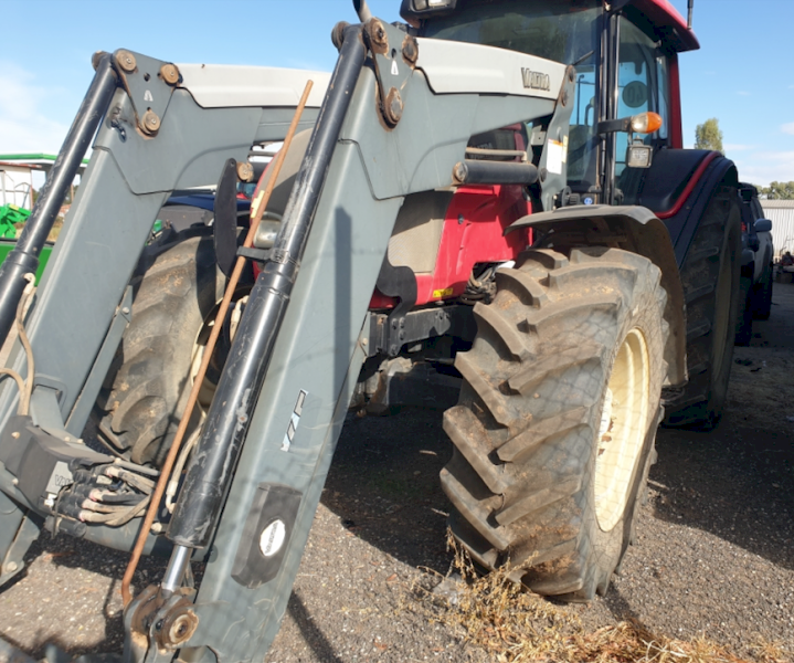 Valtra N121 Tractor with Loader