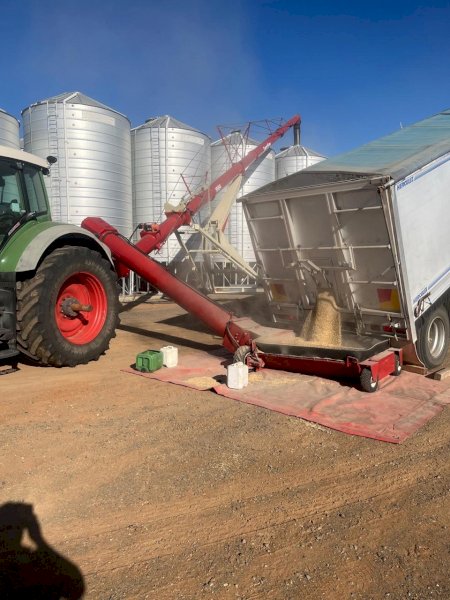 Farm King 1684 Swingaway Auger