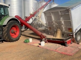 Farm King 1684 Swingaway Auger