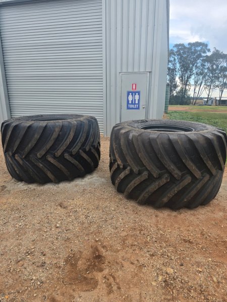 4 x BKT Agrimax RT-600  1050/50R32 Tyres and Rims