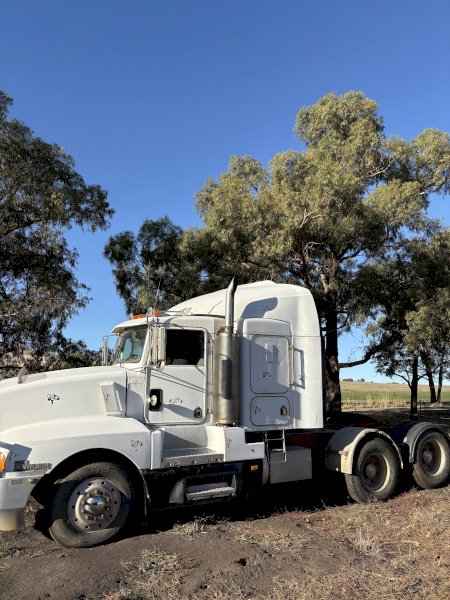 Kenworth T600 Prime Mover