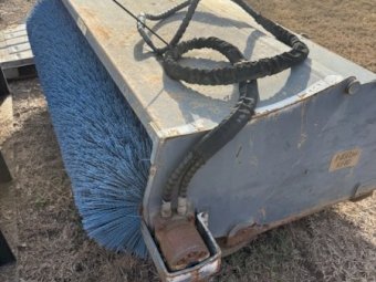 Norm Engineering JD329 Open Mouth Broom