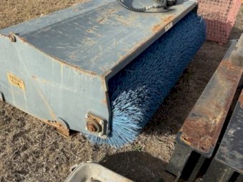 Norm Engineering JD329 Open Mouth Broom