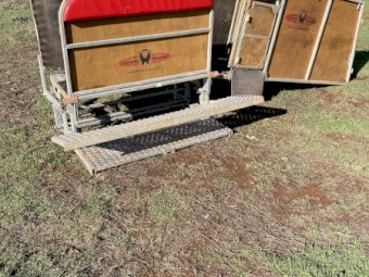 Combi Clamp Sheep Handler