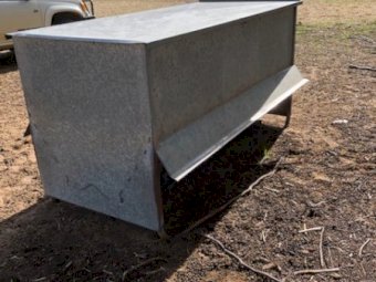 3 x Bromar Feeders