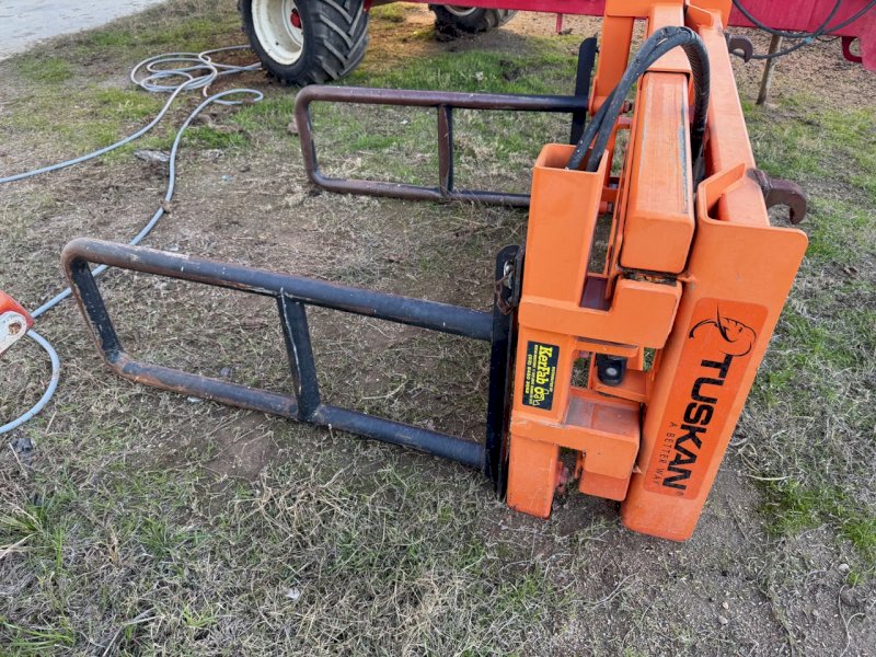 2016 Tuskan Bale Grab